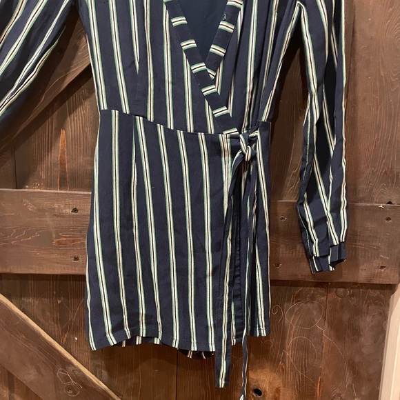 Striped Abercrombie and Fitch dress - Picture 5 of 9